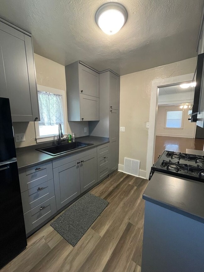 Building Photo - Three Bedroom Single Family Home Near Loeb Stadium