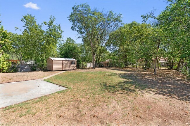Building Photo - 325 Heartwood Dr