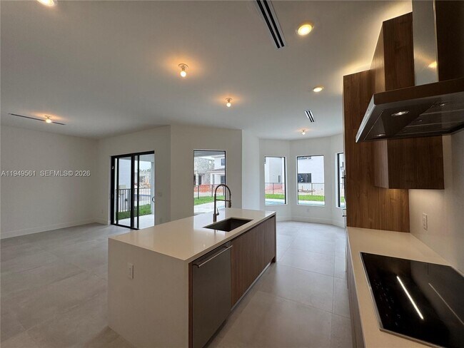 Building Photo - 19749 NE 16th Pl