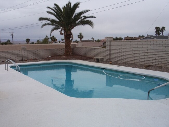 Building Photo - Winter rental with heated pool