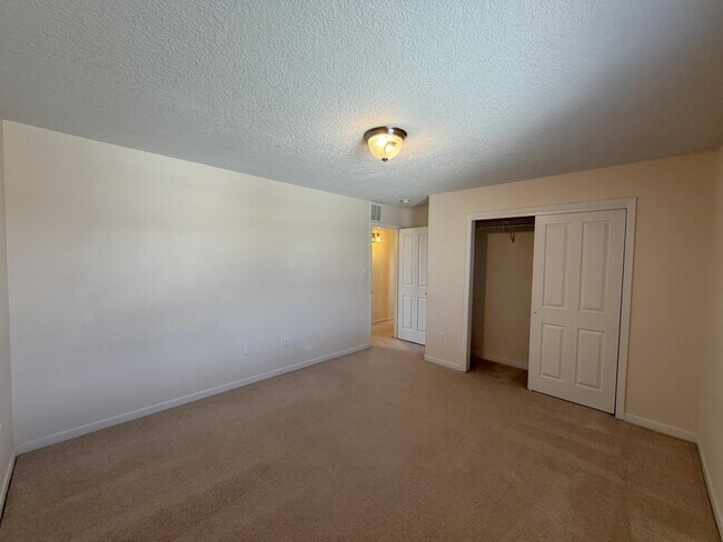Building Photo - 6216 Calle Vizcaya NW