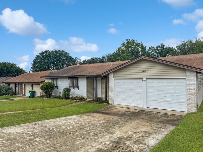 Building Photo - 7510 Old Spanish Trail