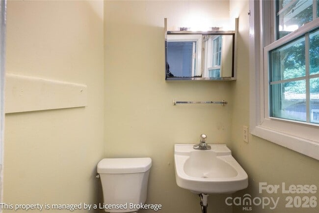 Building Photo - 234 Poplin St