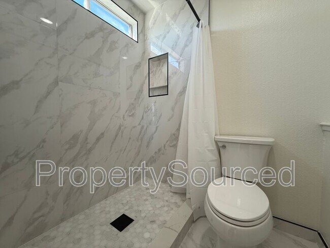 Building Photo - 1520 Andrew St