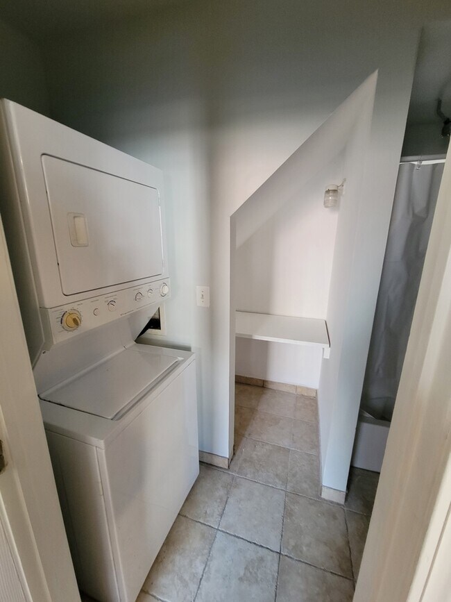 Building Photo - 1340 W 18th Pl