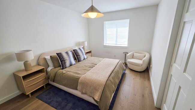 Building Photo - Fully Remodeled 4 bedroom Home in Hamilton...