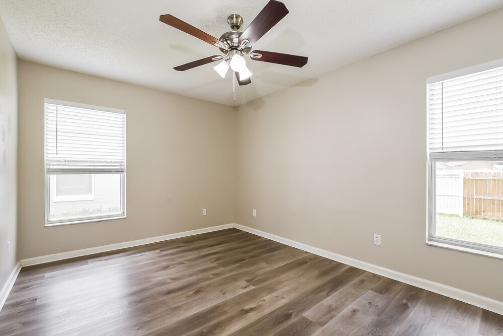 Building Photo - 9710 Red Clover Ave