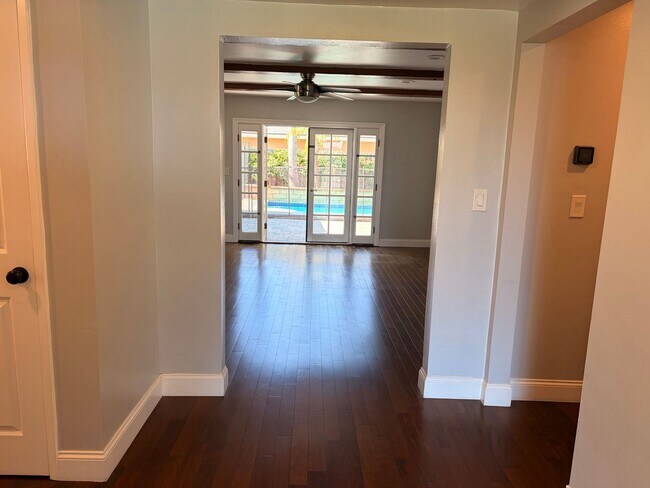 Building Photo - Charming 3 Bed 2 Bath Pool Home in City of Orange