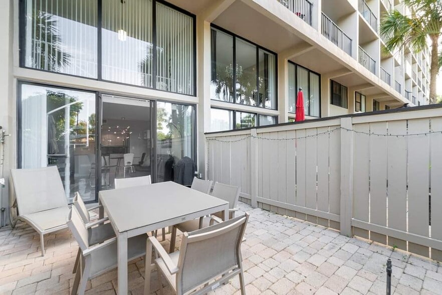 Building Photo - 1830 Embassy Dr