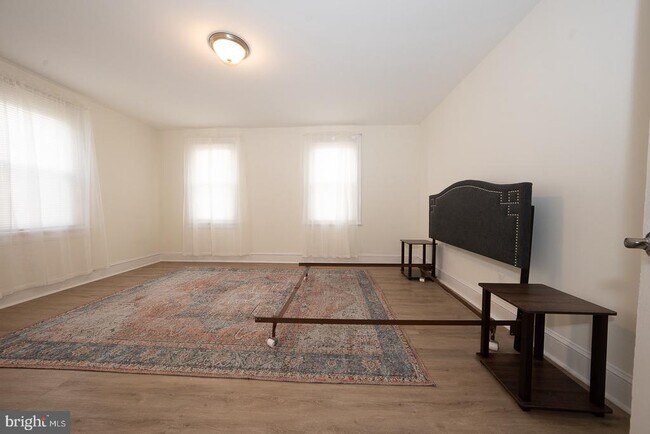 Building Photo - 717 Miller St