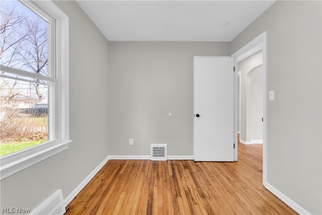 Building Photo - 3802 Park Dr