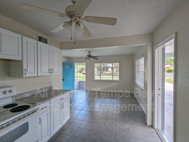 Building Photo - 1318 Divot Ln