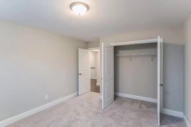 Building Photo - 611 N Main St