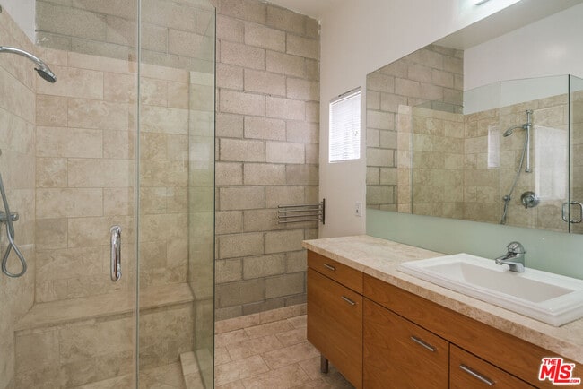 Building Photo - 717 Highland Ave