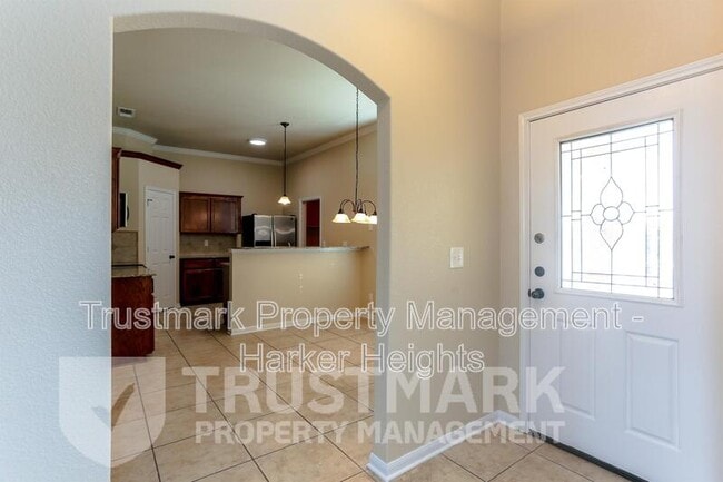 Building Photo - 401 W Libra Dr