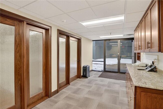 Building Photo - 750 Washington Rd