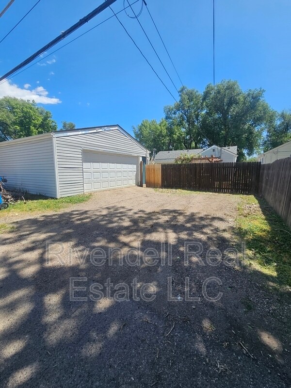 Building Photo - 2279 Kendall St