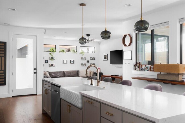 Building Photo - 4420 Mt Vernon Dr