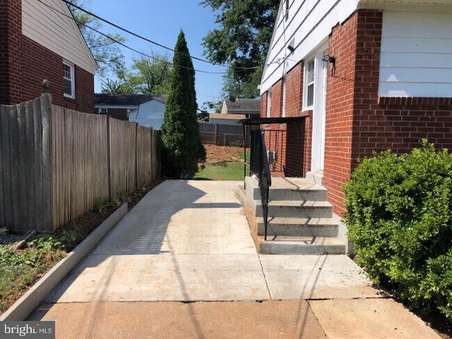 Building Photo - 6408 Winnepeg Rd