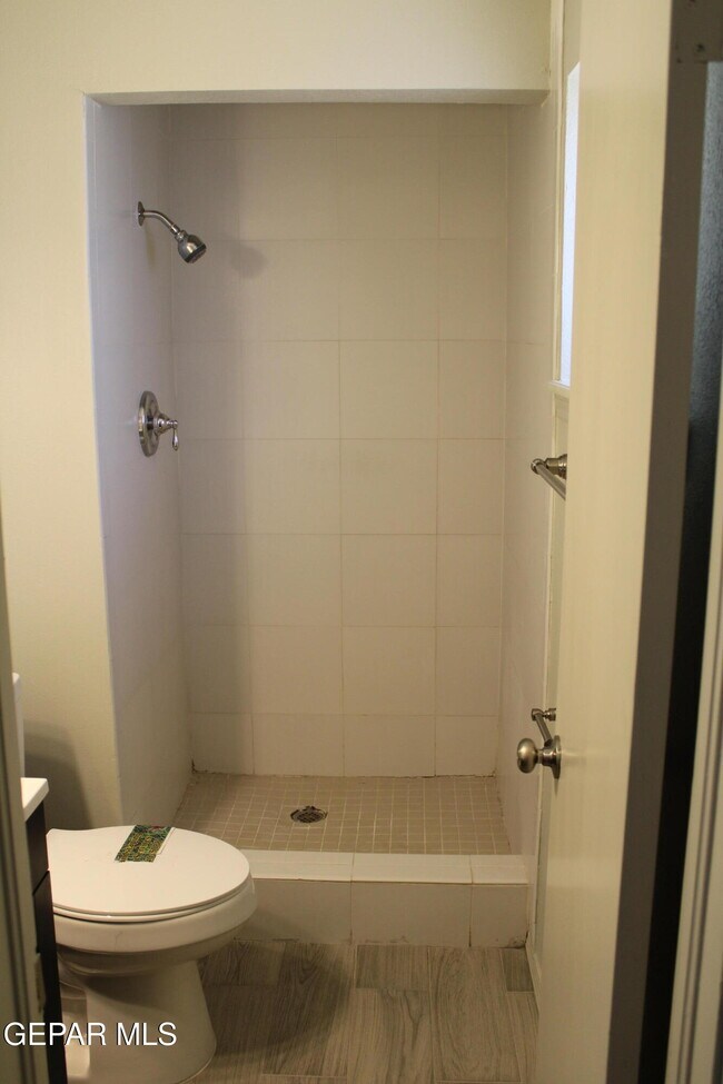 Building Photo - 10465 Omega Cir