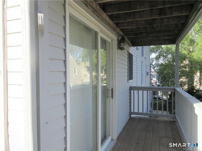 Building Photo - 271 Pequot Ave