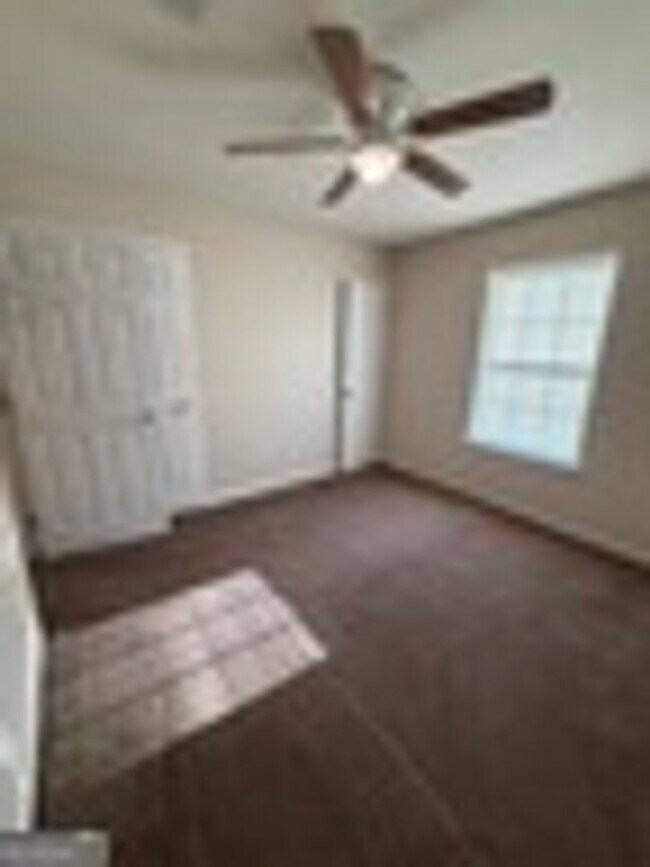 Building Photo - 408/410 Lawnwood Ct