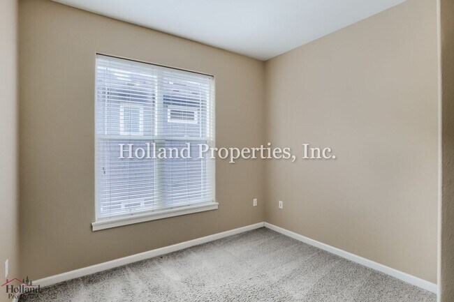 Building Photo - 10882 NE Red Wing Way