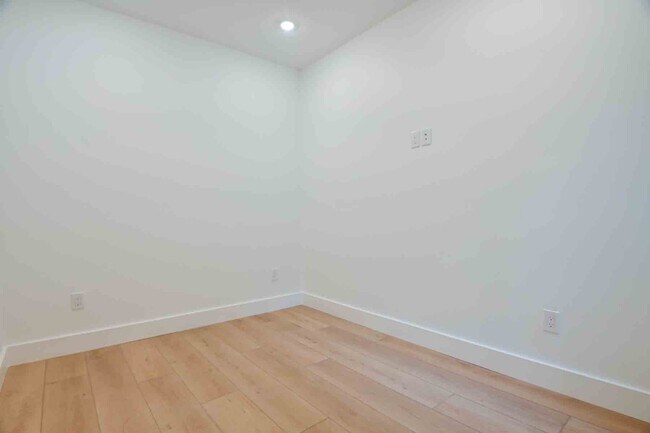 Building Photo - 2637 4th St NE