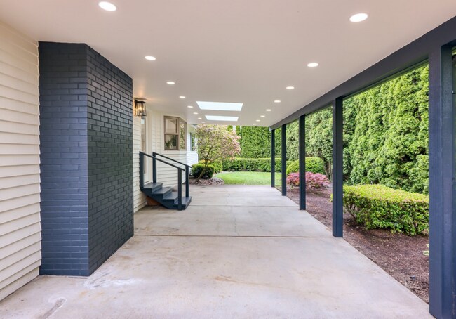 Building Photo - 15590 NW Norwich Cir