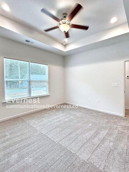 Building Photo - 413 S Davis St