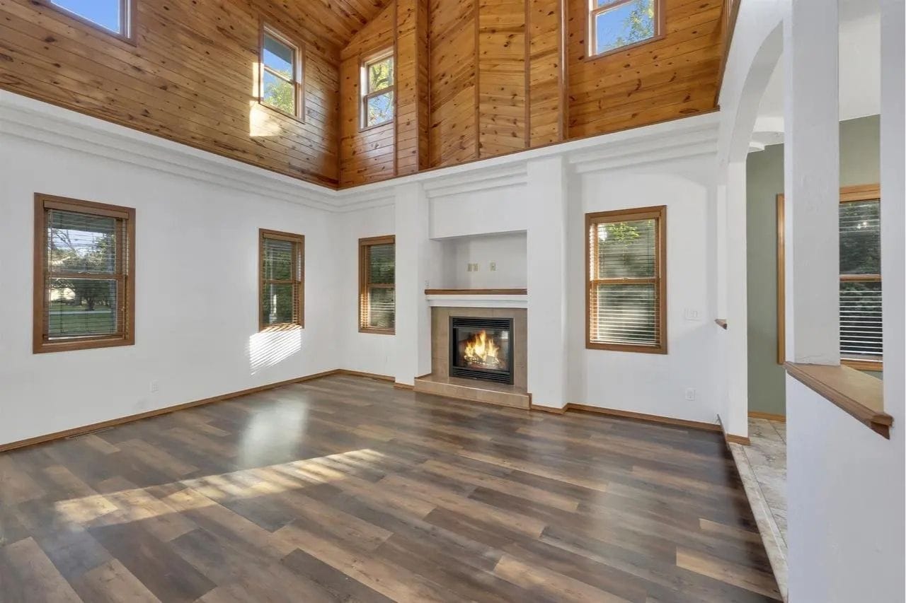 Building Photo - 969 Riverside Dr