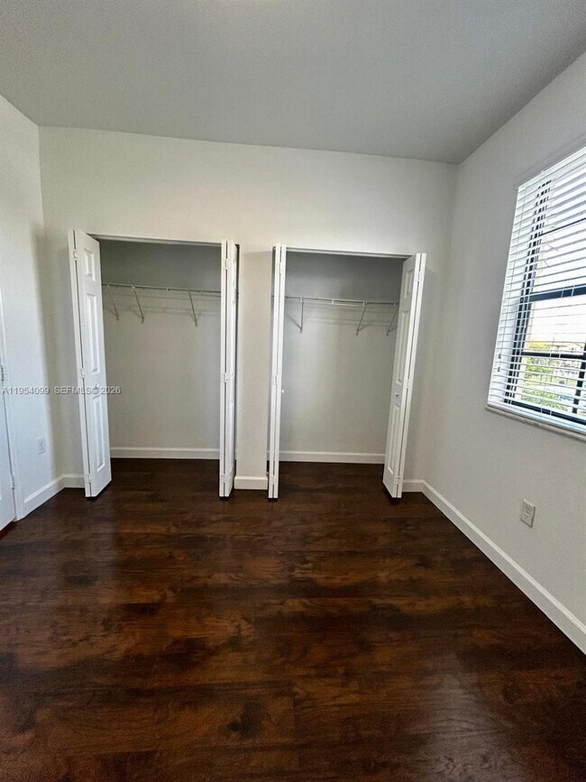 Building Photo - 3320 W 92nd Pl