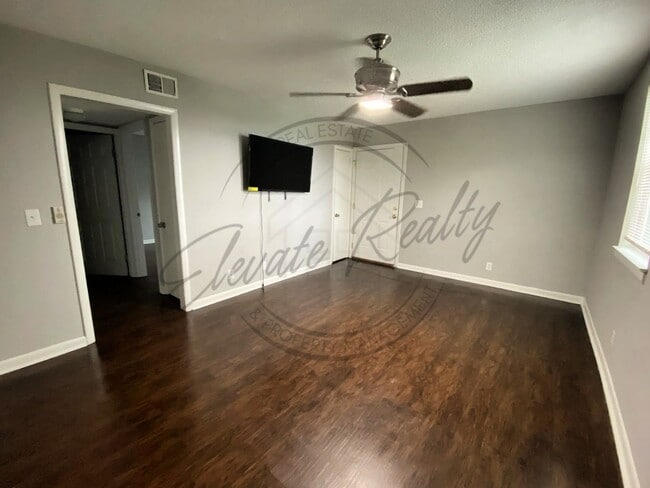 Building Photo - Updated Two Bedroom Ranch Duplex in Hermitage, 1/2 off First Months Rent!