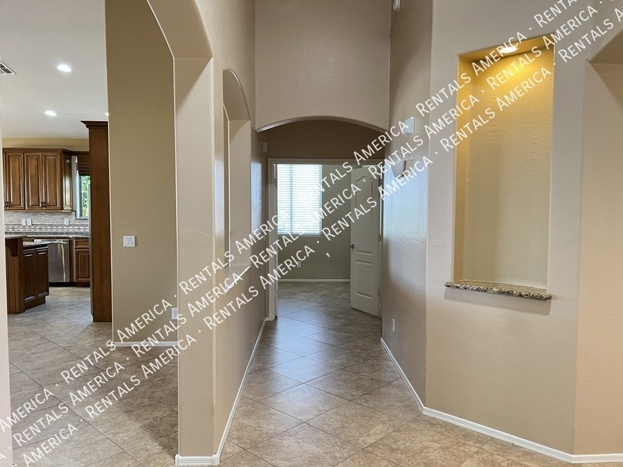 Building Photo - 1536 E Fontana Dr