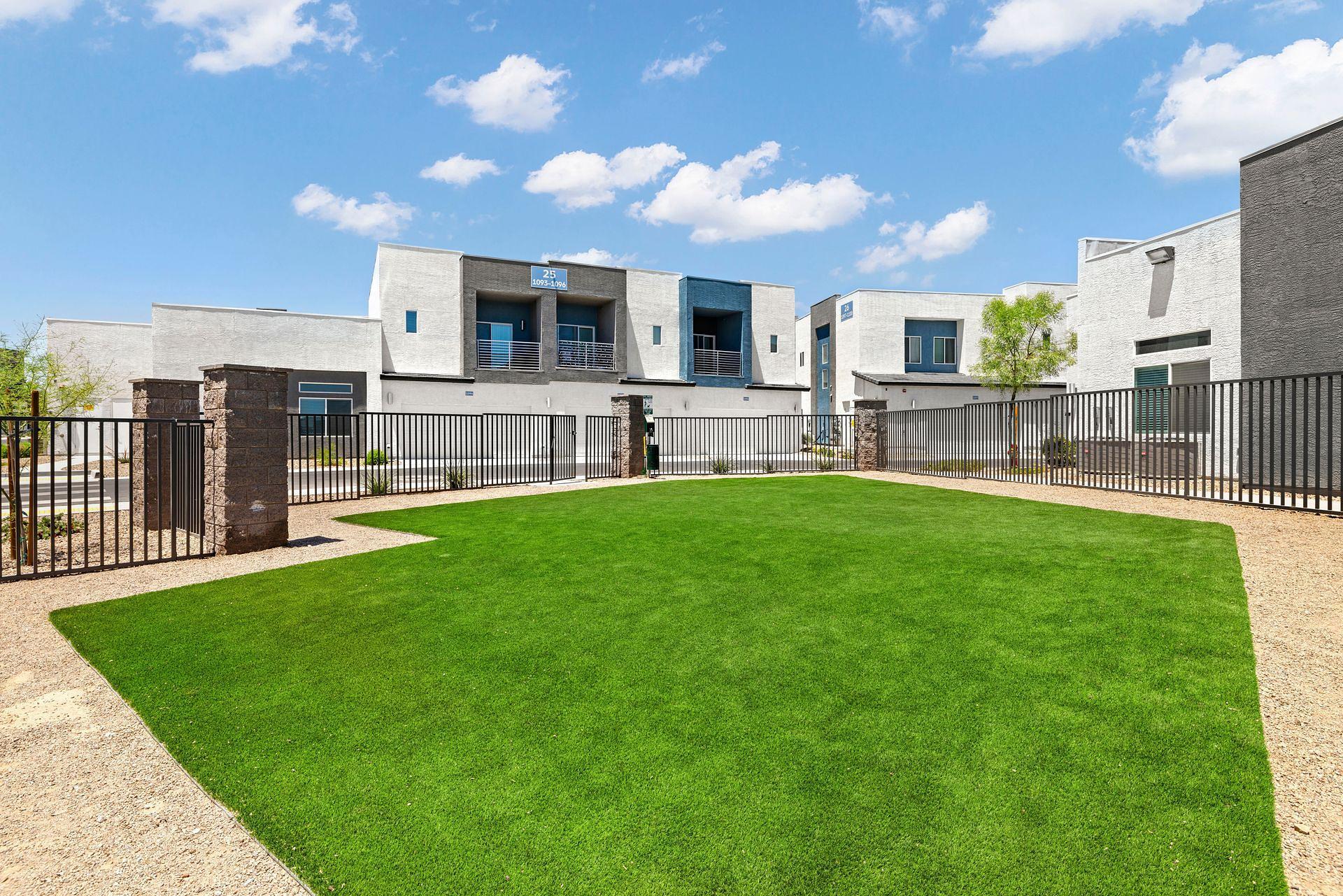 Building Photo - 2705 N Rancho Dr
