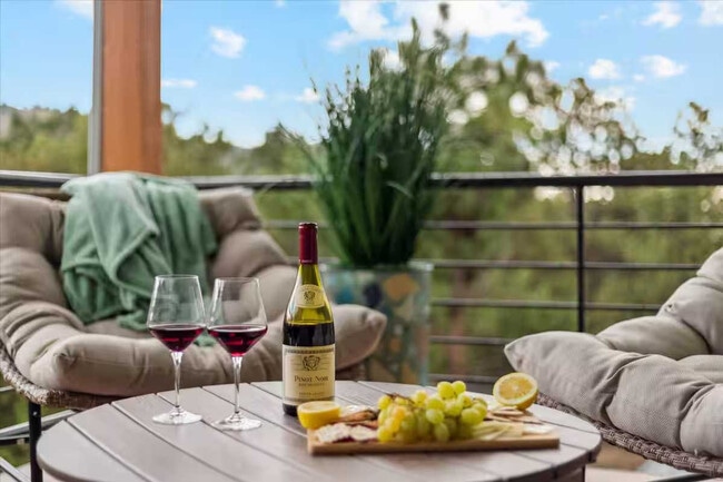 Building Photo - 6186 Sunshine Canyon Dr