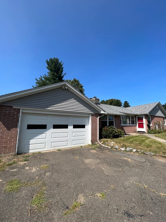 Building Photo - 21 Meadowside Rd
