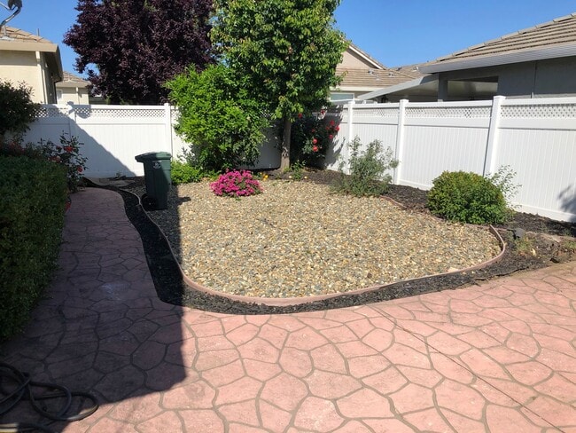 Building Photo - Cute one story in a 55 or better gated community.