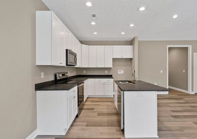 Building Photo - 2658 Cedrus Ave