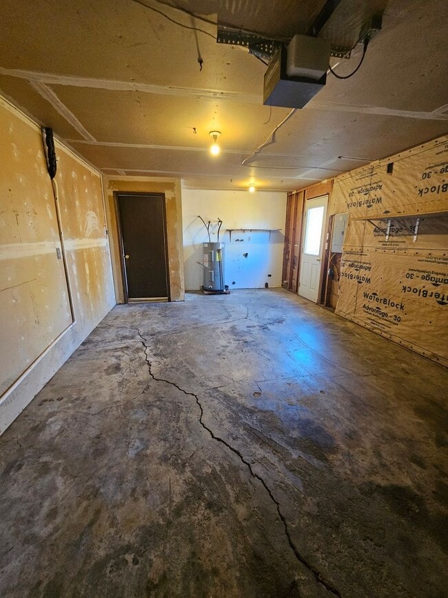 Building Photo - Private house, in great location!