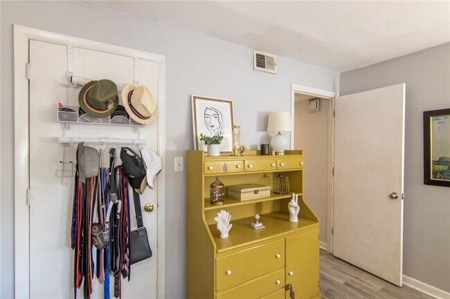 Building Photo - 2109 Defoors Ferry Rd NW