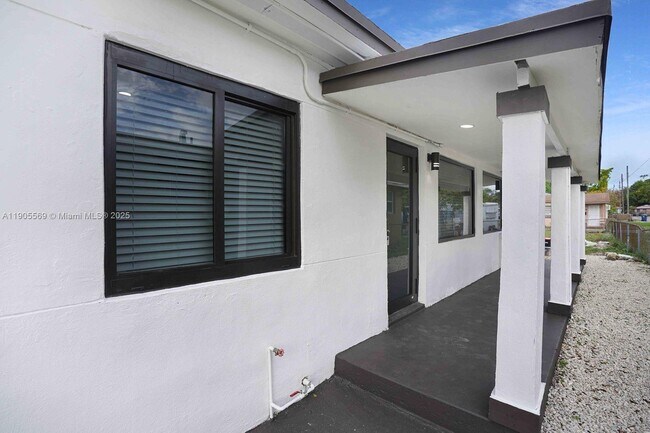 Primary Photo - 502 NW 7th Ct