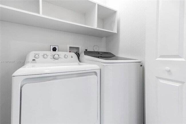 Building Photo - 2541 SE 1st St