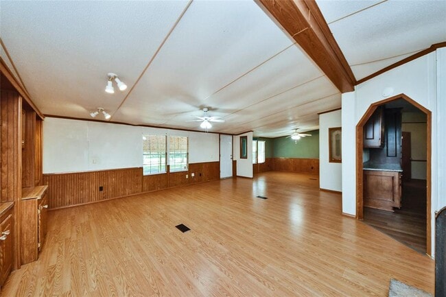 Building Photo - 18915 Sawmill Dr