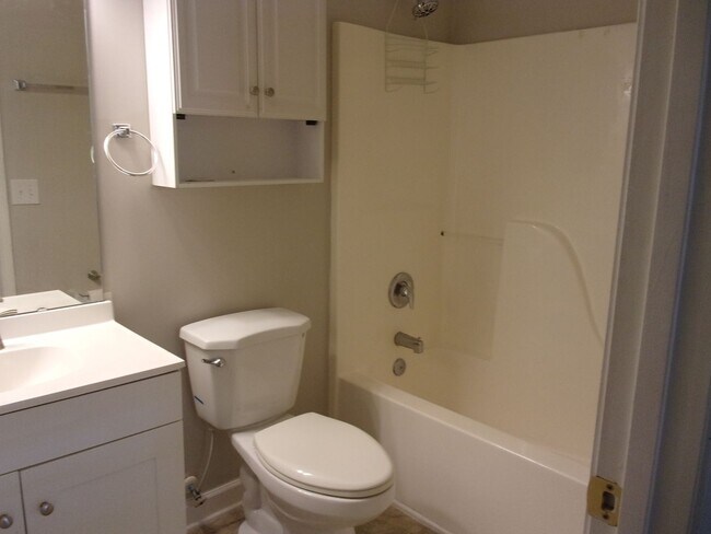 Building Photo - Single Level 3 Bedroom 2 Bath Home in Bristol Park off Mt. Gallant Road