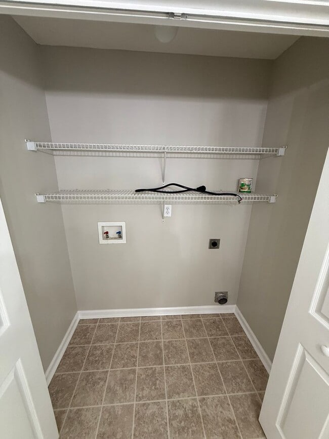 Building Photo - ** 3 bed 2 bath located in Thorington Trace ** Call 334-366-9198 to schedule a self tour