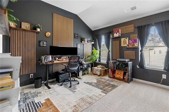 Building Photo - 715 River Gdns Dr