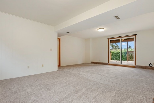 Building Photo - Beautifully Updated 4BR Split-Level Home i...