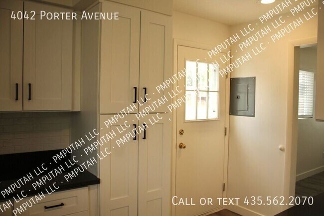 Building Photo - 4042 Porter Ave