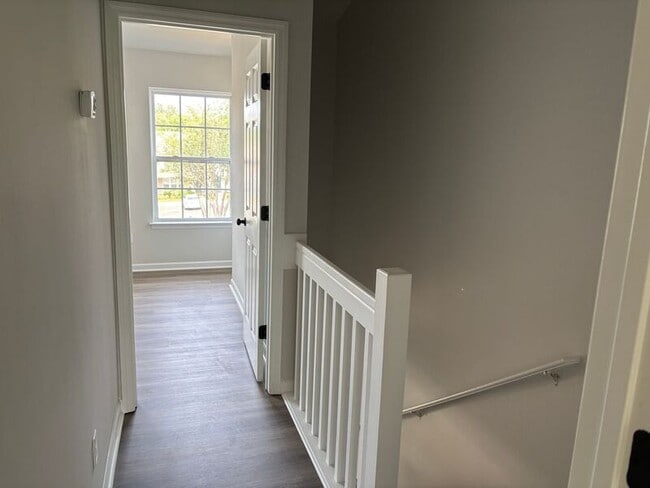 Building Photo - 122 Hornby Cir
